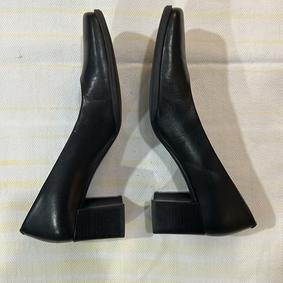 Jones New York Women's Black Leather heeled shoes. Size 7M. EUC - Picture 3 of 6